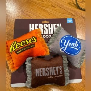 COPY - Brand New Beautiful Set Of Hershey 3pack Dog Toy With Clinkers And Squea…
